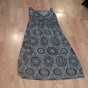 Elegant Black and Gray Patterned Dress